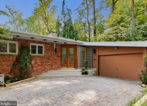 6363 Burton Cir, Falls Church, VA 22041-1302