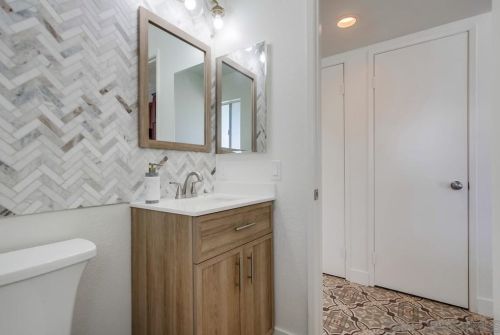 1376 Darwin Dr, Oceanside CA  92056-6618 exterior
