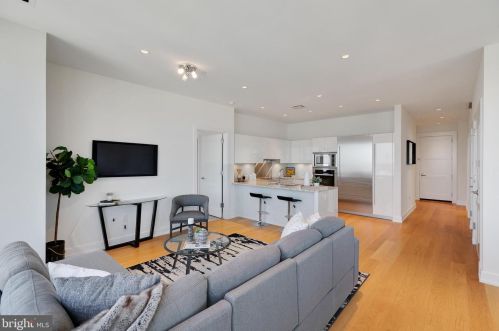 50 16th St, Philadelphia PA  19102-2516 exterior