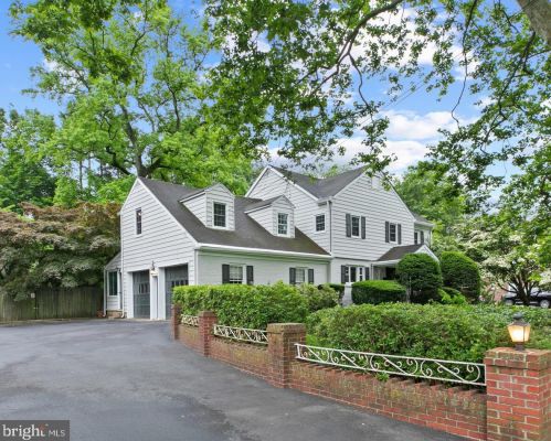 330 Hawthorne Ave, Tavistock, NJ 08033-1101