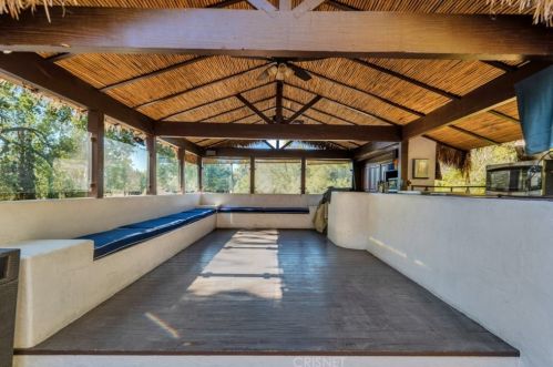 1664 Las Flores Dr, Glendale CA  91207-1200 exterior