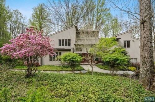 45 Twin Brooks Trl, Chester, NJ 07930-2820