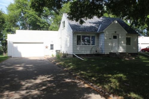 205 3rd St, Prinsburg, MN 56281-9743