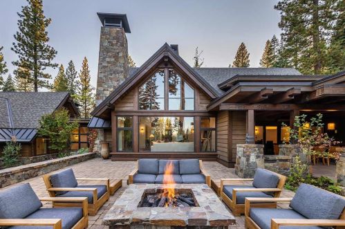 8262 Valhalla Dr, Truckee CA  96161-4297 exterior