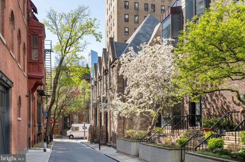 2029 Chancellor St, Philadelphia, PA 19103-5604