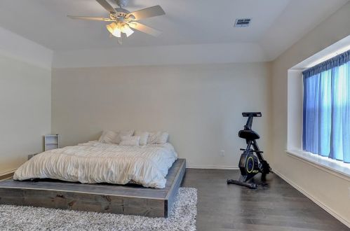 1336 Riley Dr, Carrollton TX 75007-1140 exterior