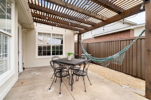 2117 Carnation Ct, Garland TX 75040-2805 exterior