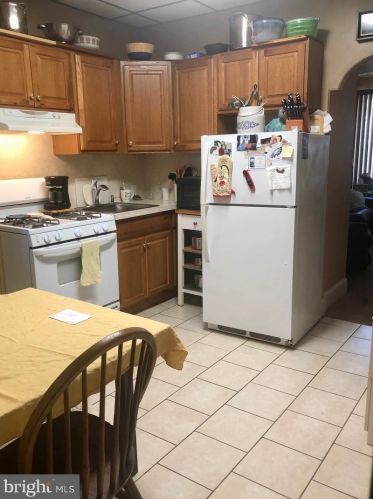 2523 12 St, Philadelphia PA 19133-1124 exterior