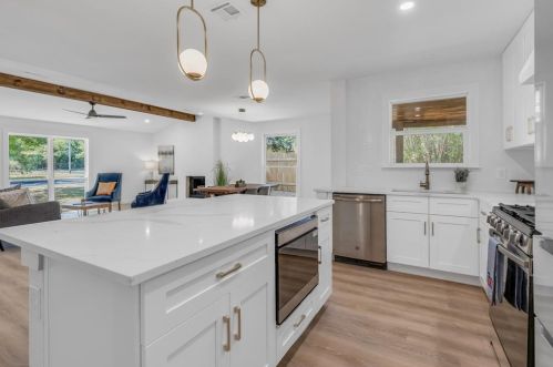 8408 Cayuga Dr, Austin TX 78749-3972 exterior