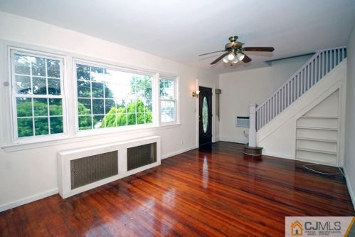 14 Glencourt Ave, Edison, NJ 08837-3341