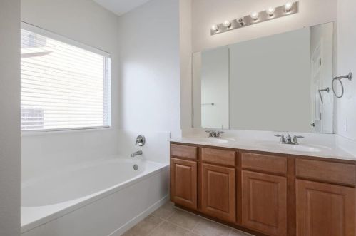 11000 Boundless Vly Dr, Austin TX  78754 exterior