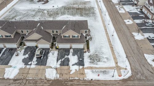 732 Florence St, Pingree Grove, IL 60140-5607