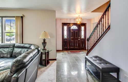 708 Linden Ct, Itasca, IL 60143-1433