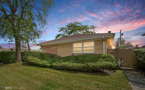 8841 Ottawa Ave, Morton Grove, IL 60053-1859