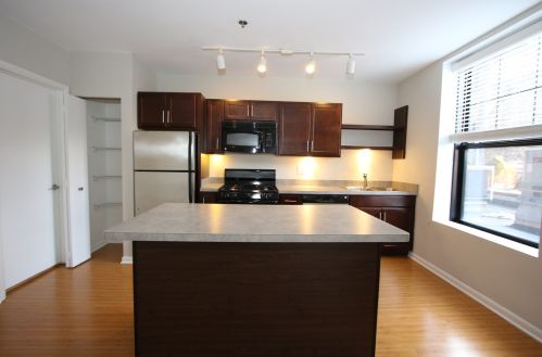 415 Belmont Ave, Chicago, IL 60657-4709