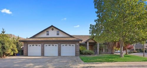 2000 Castleview Dr, Turlock, CA 95382-2895
