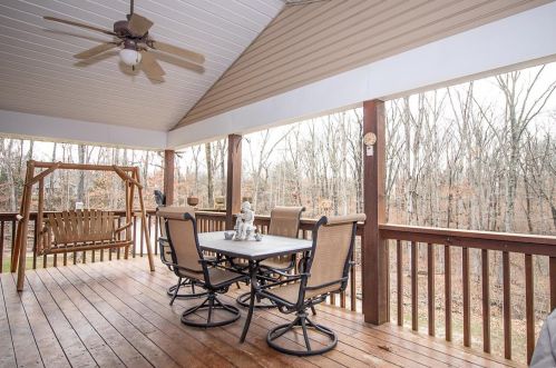195 Red Hawk Ridge Dr, Old Alexandria, MO 63379-5448