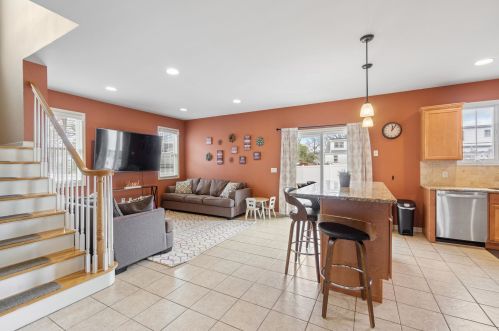 30 Lexington Ave, Rochelle Park, NJ 07662-4310