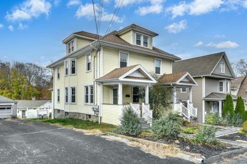 17 Carley St, Huntington, CT 06484-3903