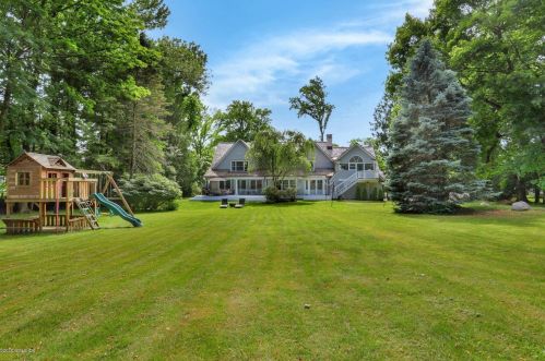 35 Dawn Harbor Ln, Riverside, CT 06878-2608