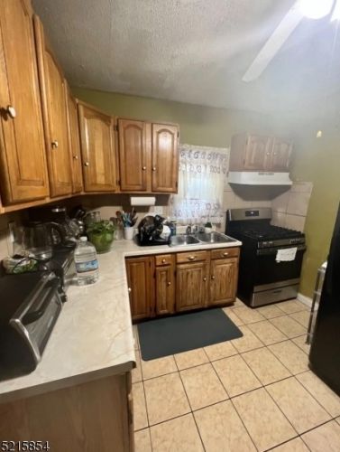 57 Halstead St, Newark, NJ 07106-1101