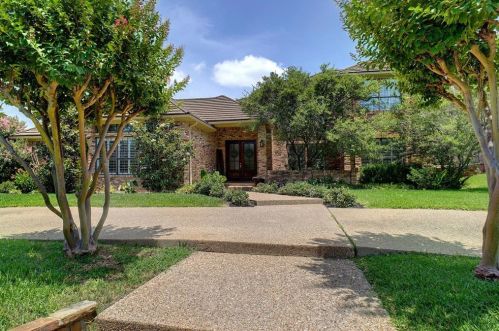 4304 Fannin Dr, Irving, TX 75038-6233