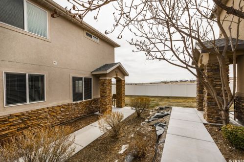 4663 Greensand Dr, Taylorsville, UT 84084-5752