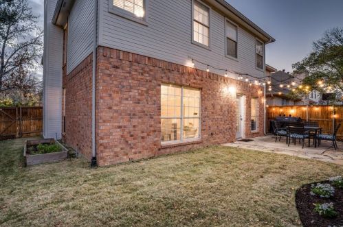 9400 Abbey Rd, Irving TX  75063-6418 exterior