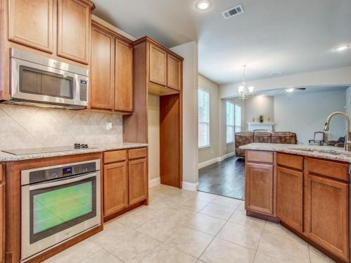 6829 Swallow Ln, Fort Worth TX  76182-5207 exterior