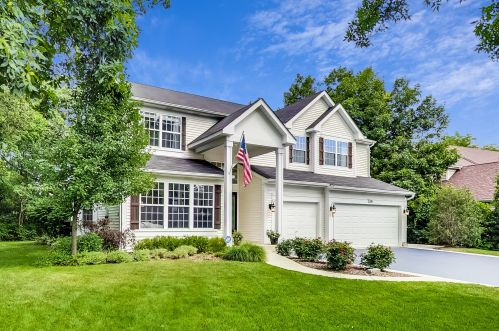 7498 Abbey Rd, Gurnee, IL 60031-5649
