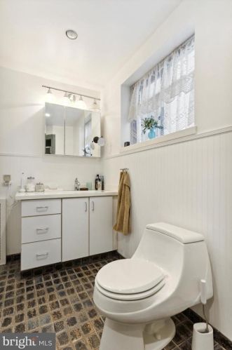 1204 10th St, Philadelphia PA 19147-5040 exterior