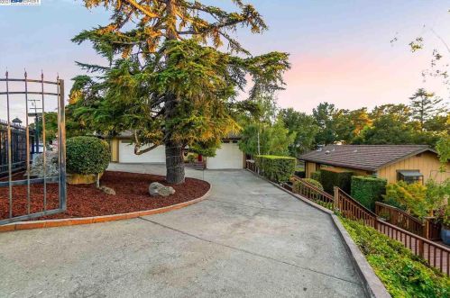 4192 Picea Ct, Hayward, CA 94542-1729
