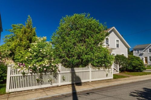 49 Manning St, Warren, RI 02885-3912