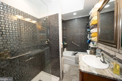 5726 12 St, Philadelphia PA 19141-4111 exterior