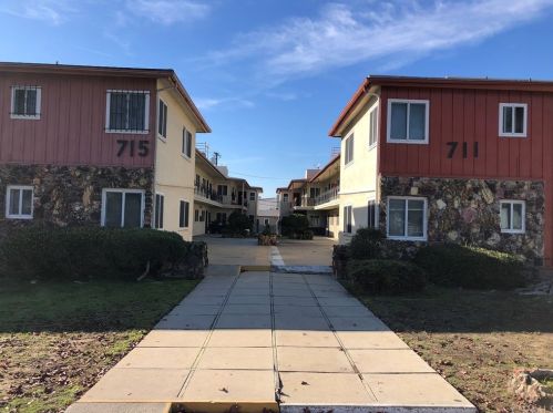 711 Larch St, Inglewood, CA 90301-3443