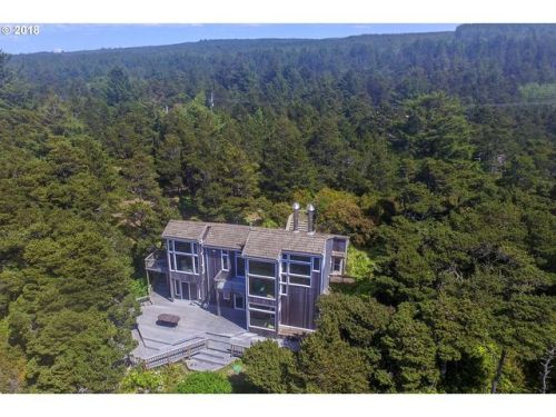 5822 Pacific Coast Hwy, Waldport, OR 97394-9648