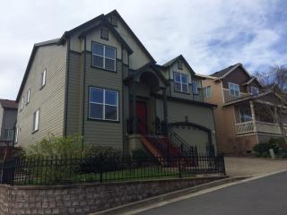 15029 Hazelcrest Ter, Portland, OR 97224-3822
