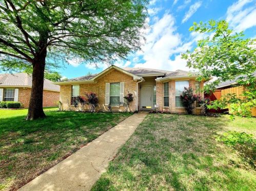 909 Crestwood Dr, Cedar Hill, TX 75104-2921