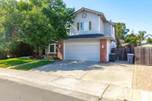 5915 Laguna Villa Way, Elk Grove, CA 95758-4705