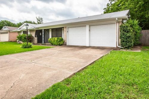 2930 Esterbrook Dr, Dallas TX  75234-4937 exterior