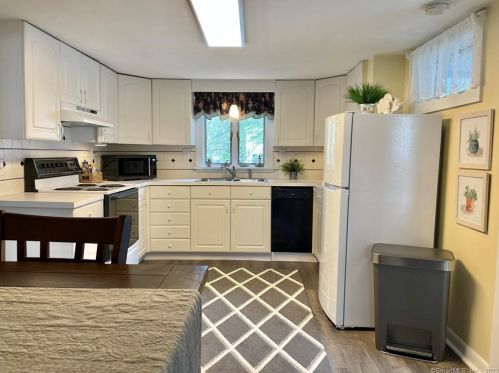 20 Beckwith St, Niantic CT  06357-3202 exterior
