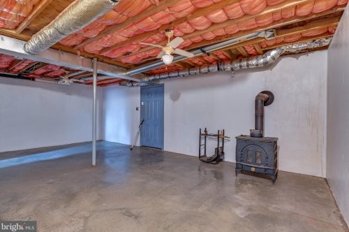 165 Gingerbread Ln, Harpers Ferry WV 25425-5591 exterior