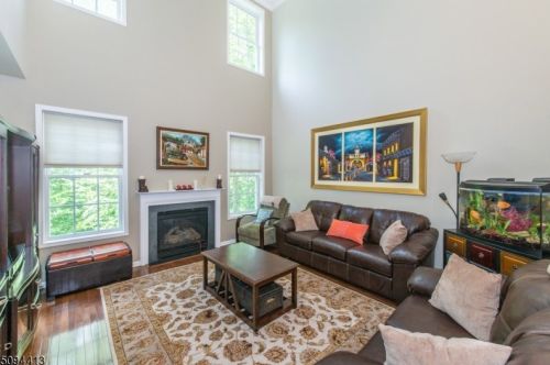 10 Glades Dr, Parsippany, NJ 07834-3836