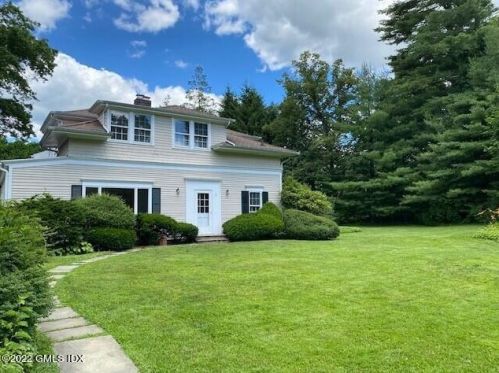 3 Boxwood Ln, Greenwich CT  06830-5614 exterior