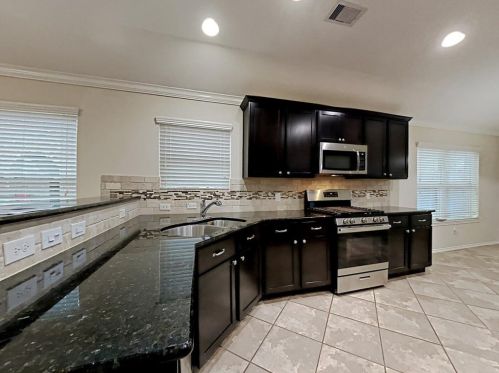 1607 Hickory Burl Ln, Conroe TX  77301-3080 exterior