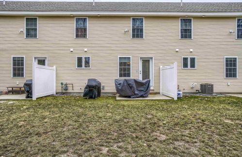11 Rockingham Rd, Auburn, NH 03032-3960