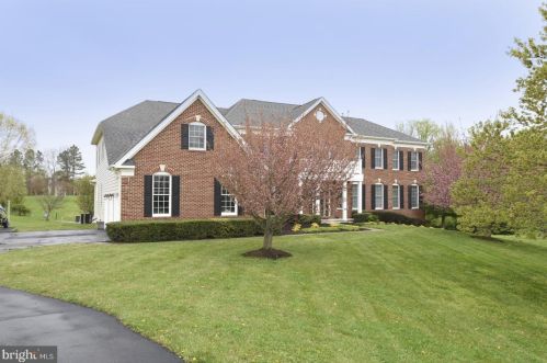 38392 Midnight Sky Pl, Hamilton, VA 20158-3551