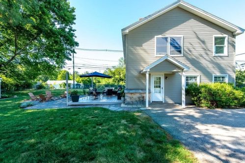 237 Edmond Ave, Portsmouth, NH 03801-3526