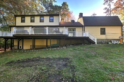 8 Captains Watch, Huntington CT  06484-5914 exterior