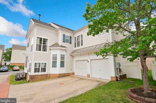 10144 Orland Stone Dr, Bristow, VA 20136-2666